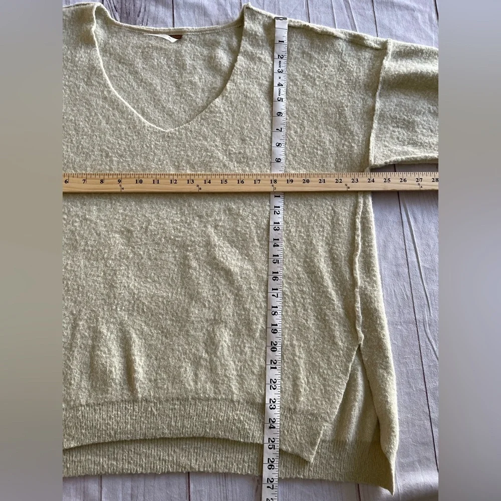 Free People Oversized Sweater Women’s S Marzipan Ivory V Neck Pullover Boho Soft - Picture 13 of 14